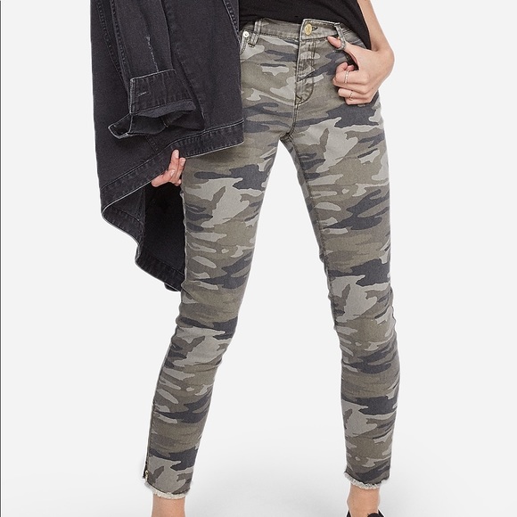 Express Mid Rise Camo Print Ankle Leggings - Picture 8 of 8